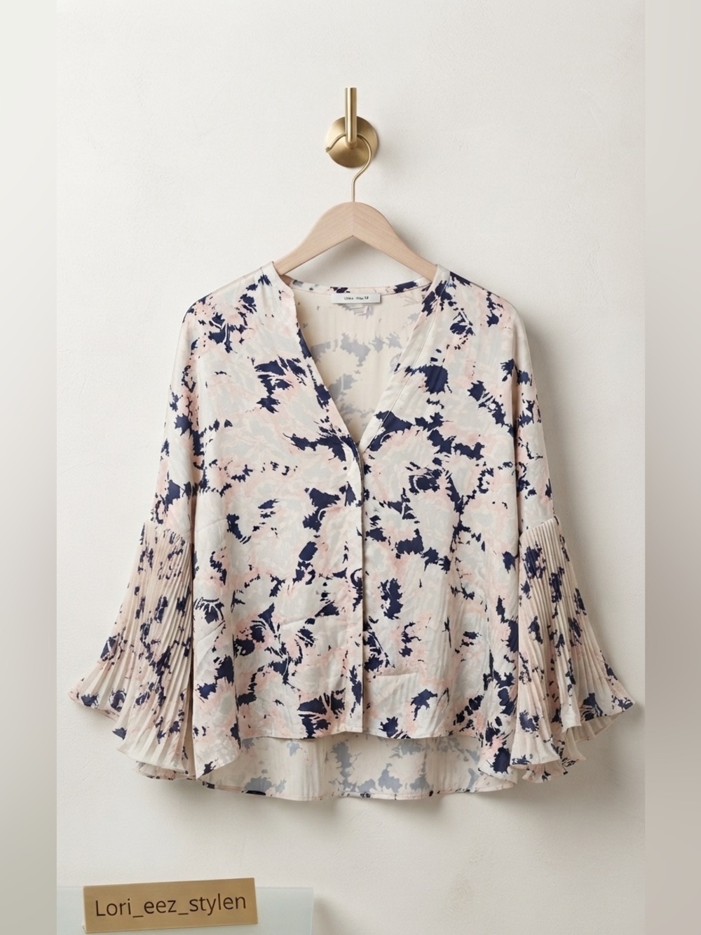 Vince Navy & Blush Floral V-Neck Button-Front Blouse